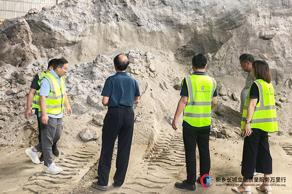 長城團隊深入鎳渣微粉生產(chǎn)一線 長城團隊深入鎳渣微粉生產(chǎn)一線