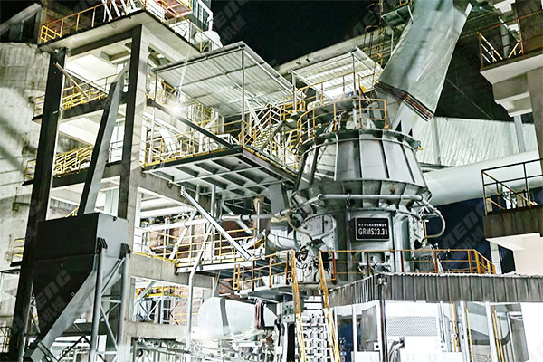 云南年產(chǎn)30萬噸礦粉線項(xiàng)目安裝調(diào)試現(xiàn)場(chǎng) 云南年產(chǎn)30萬噸礦粉線項(xiàng)目安裝調(diào)試現(xiàn)場(chǎng)