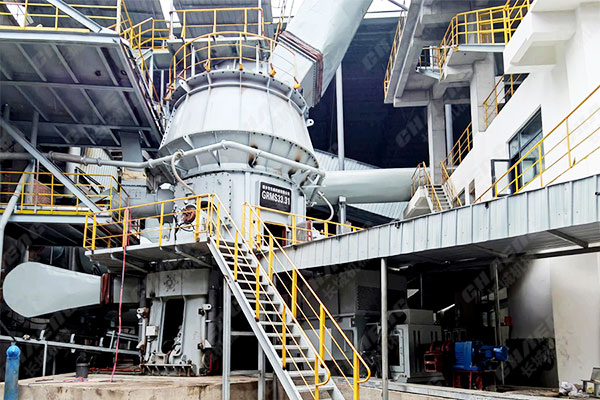 云南年產(chǎn)30萬噸礦粉線項(xiàng)目安裝調(diào)試現(xiàn)場(chǎng) 云南年產(chǎn)30萬噸礦粉線項(xiàng)目安裝調(diào)試現(xiàn)場(chǎng)